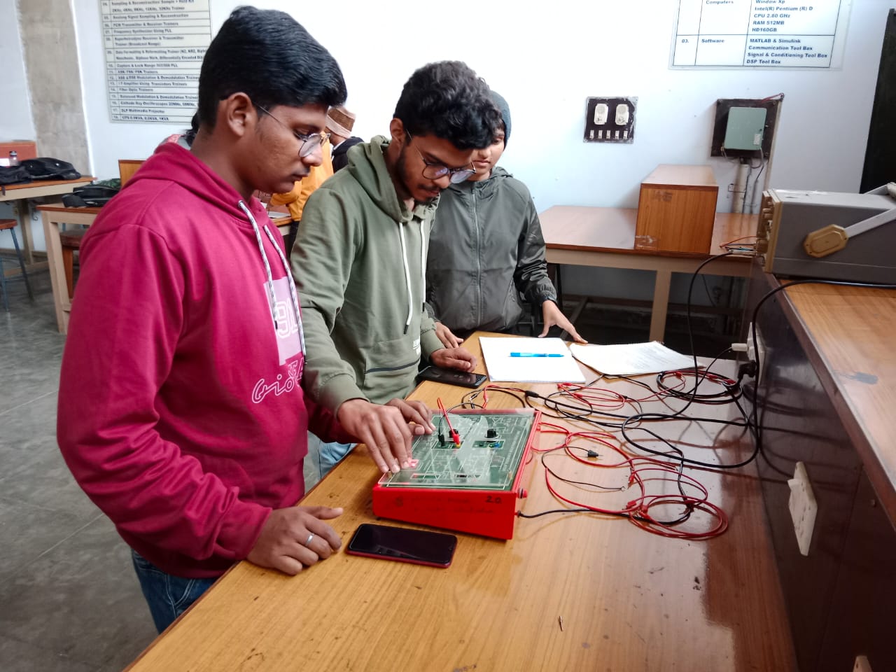 Electronic Devices and Circuits Lab